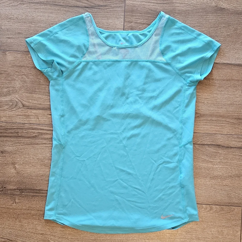 Lightly Worn - NIKE - Lightweight Dri-Fit Tee - Size Small